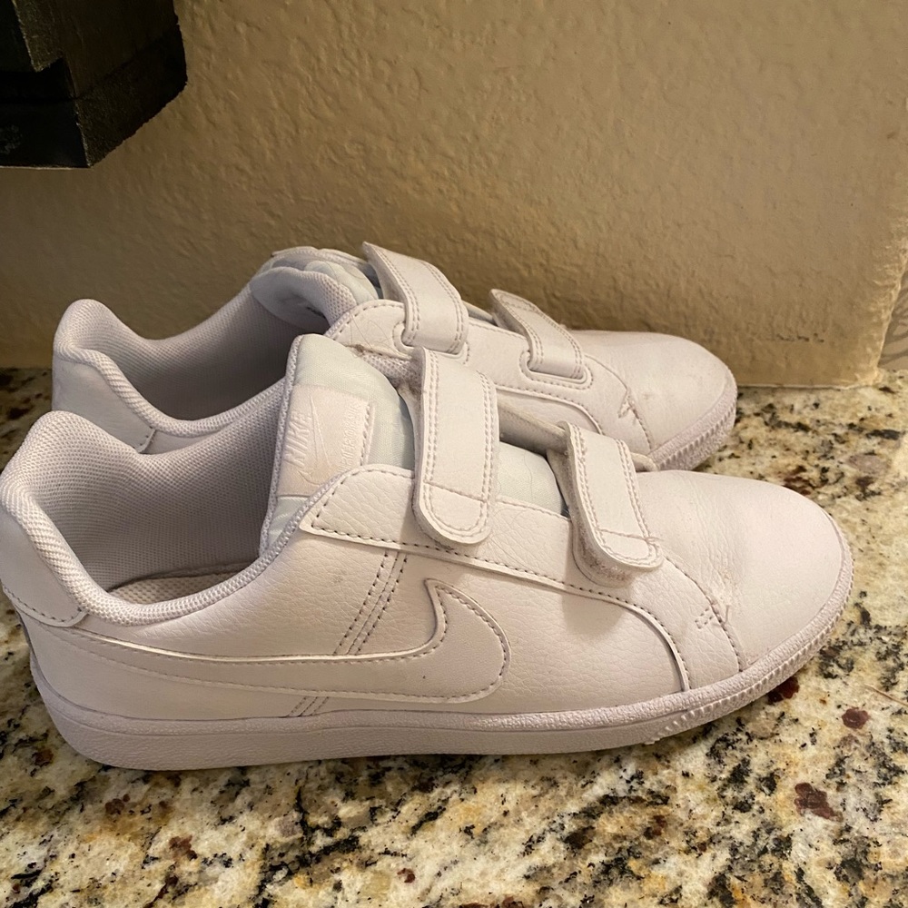 White kids size 3 velcro Nike tennis shoes